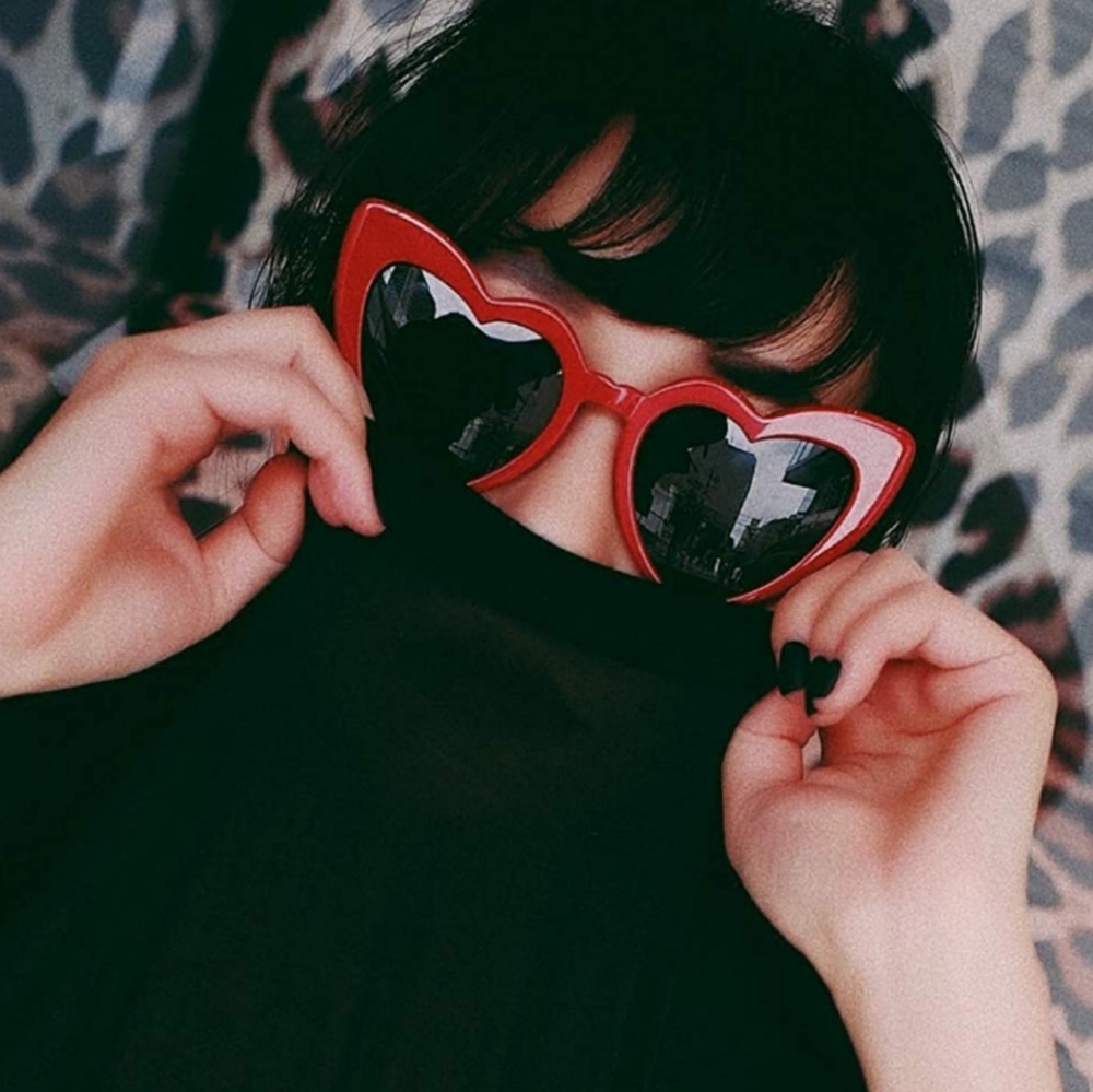 Heart Shaped Retro Cat Eye Sunglasses Leopard or Red - Picture 6 of 6